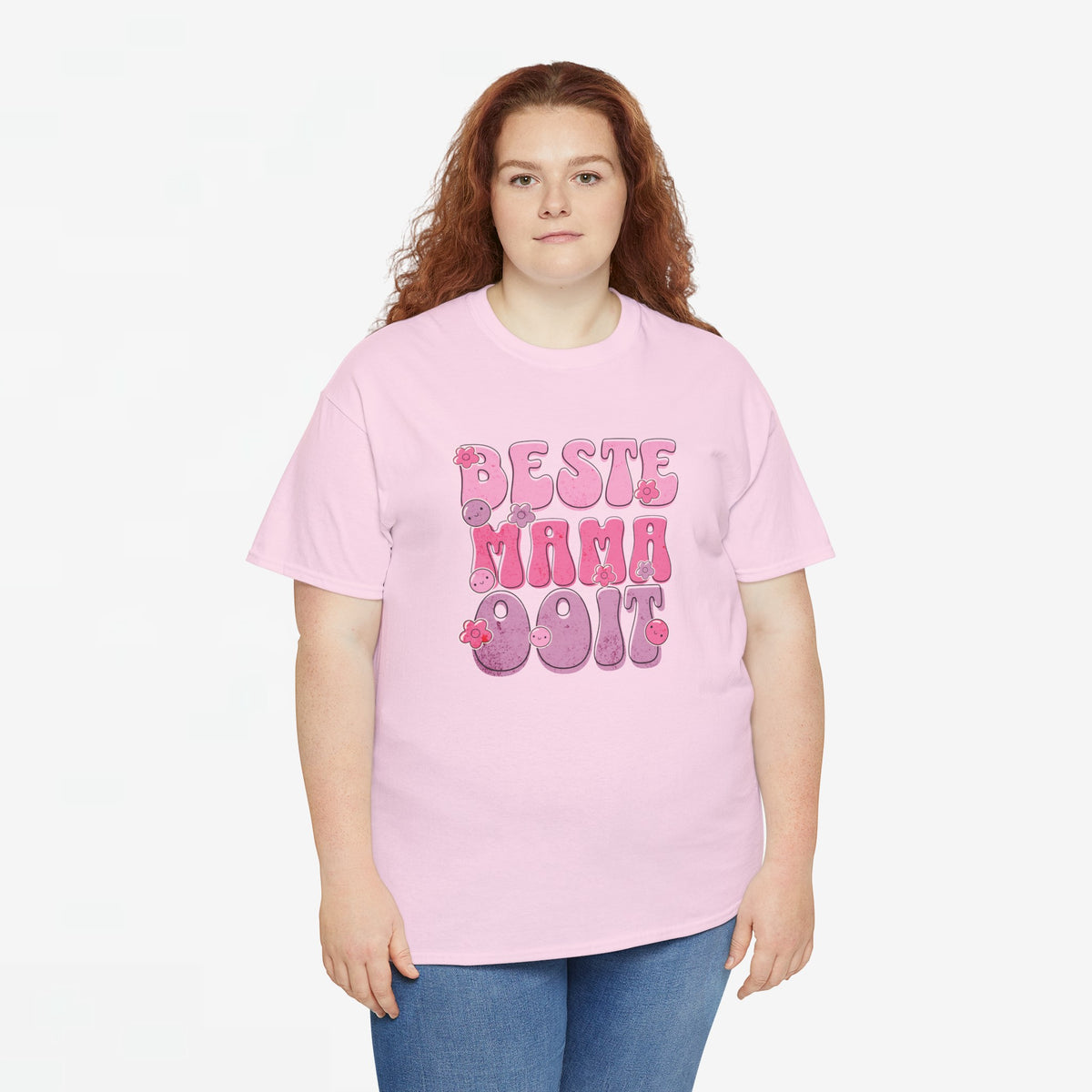 Roze T-shirt met ronde hals en grote roze opdruk "BESTE MAMA Ooit" op de borst