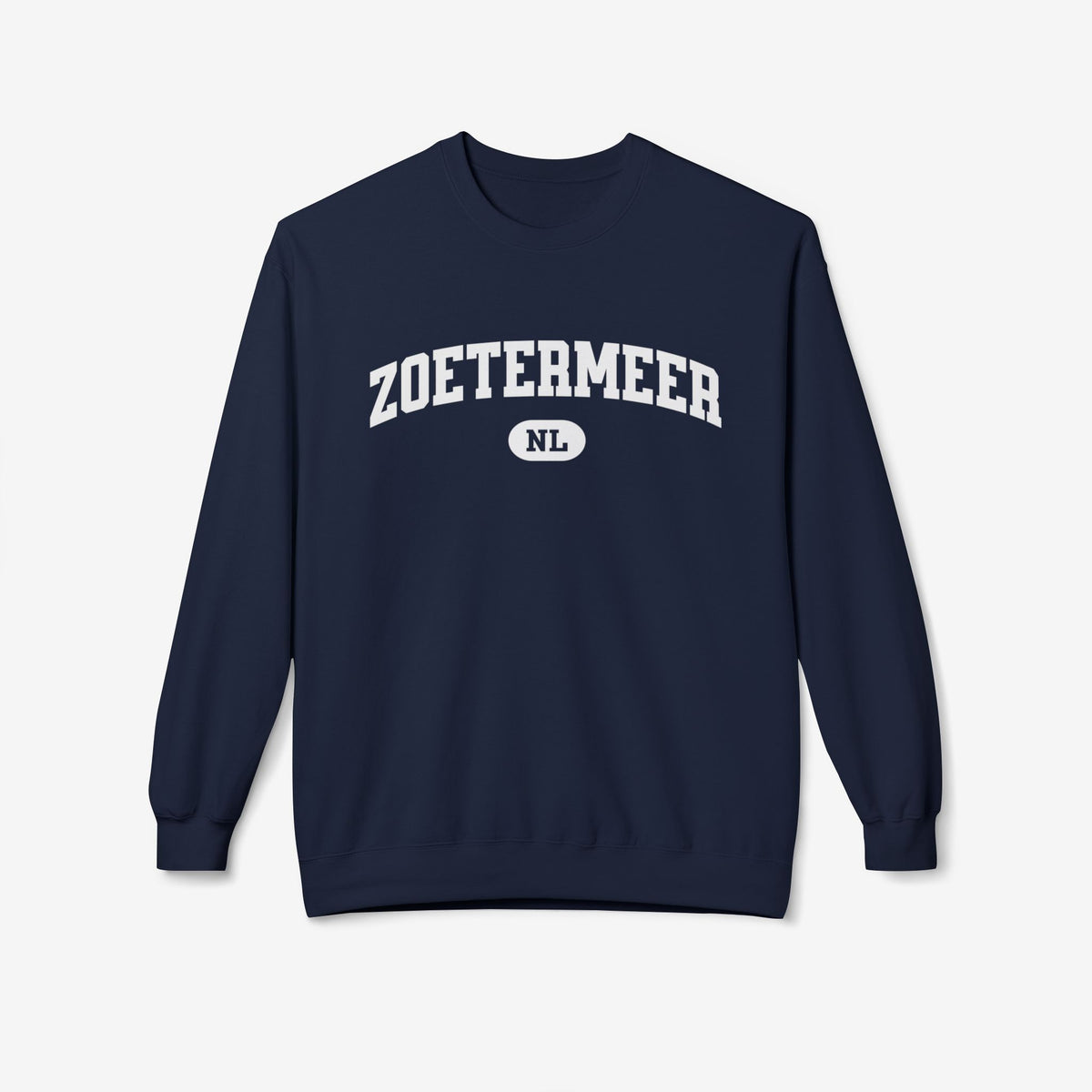 Donkerblauwe varsity trui met ronde hals en 'ZOETERMEER' borstprint met NL-badge