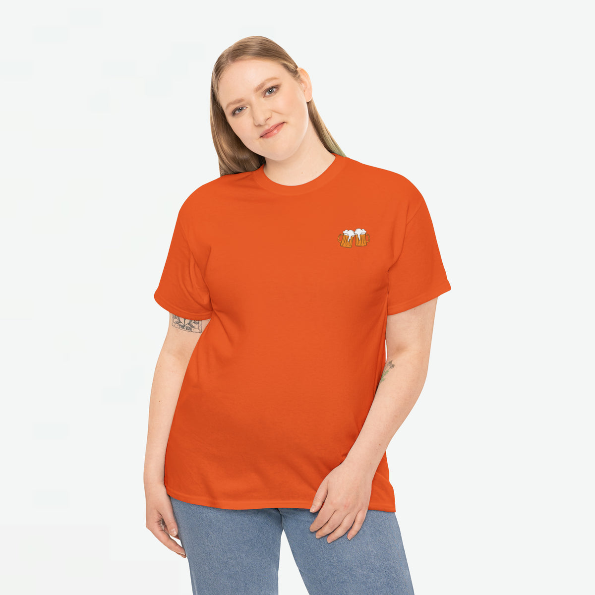 Oranje dames T-shirt met kleine borstprint, wijde oversized pasvorm