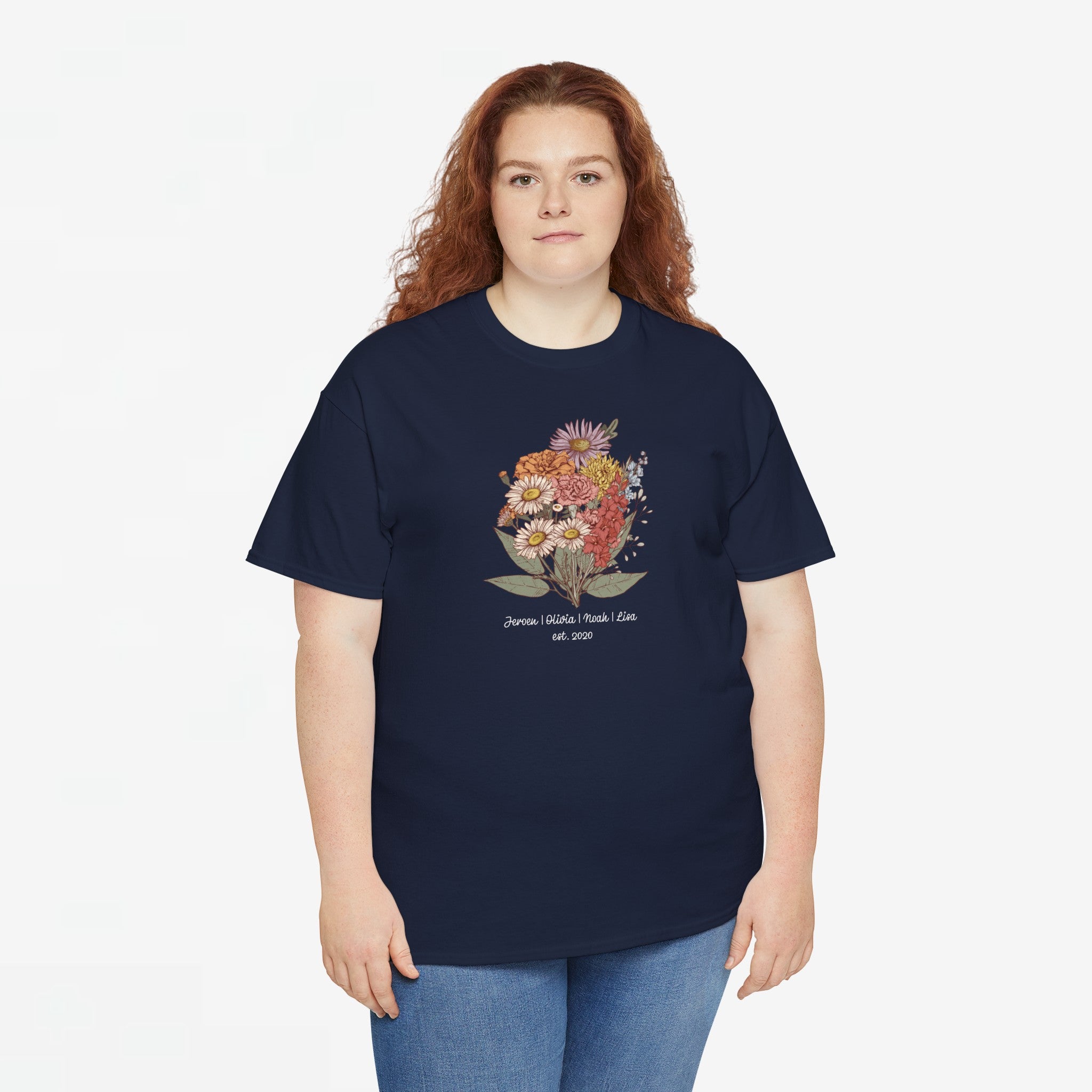 Gepersonaliseerde Moederdag Mama Cadeau - T-shirt - Familie Bloemen boeket met namen - EST [JAAR] (witte tekst) Ver.2