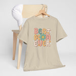 Beige t-shirt op houten hanger met ronde hals en 'BEST EVER' bloemen-tekstprint