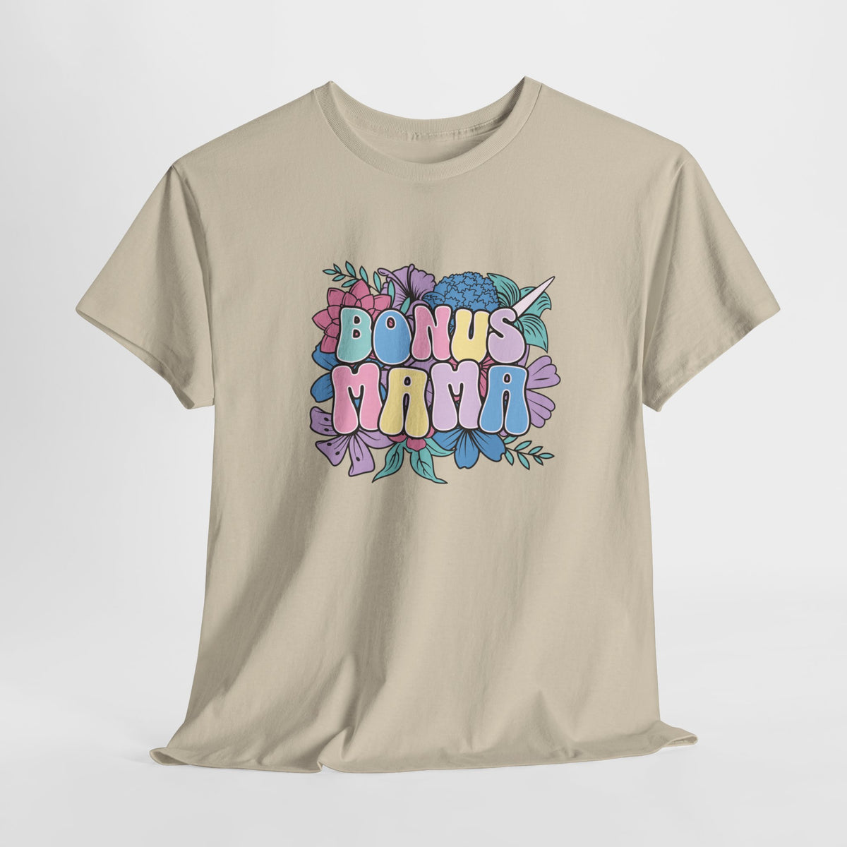 Beige t-shirt met ‘BONUS MAMMA’ bloemenprint op de borst, korte mouwen