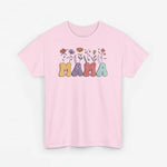T-shirt lichtroze met bloemenprint en gekleurde "MAMA" letters op de borst