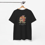 Zwart T-shirt met bloemenboeketprint en gepersonaliseerde tekst aan hanger
