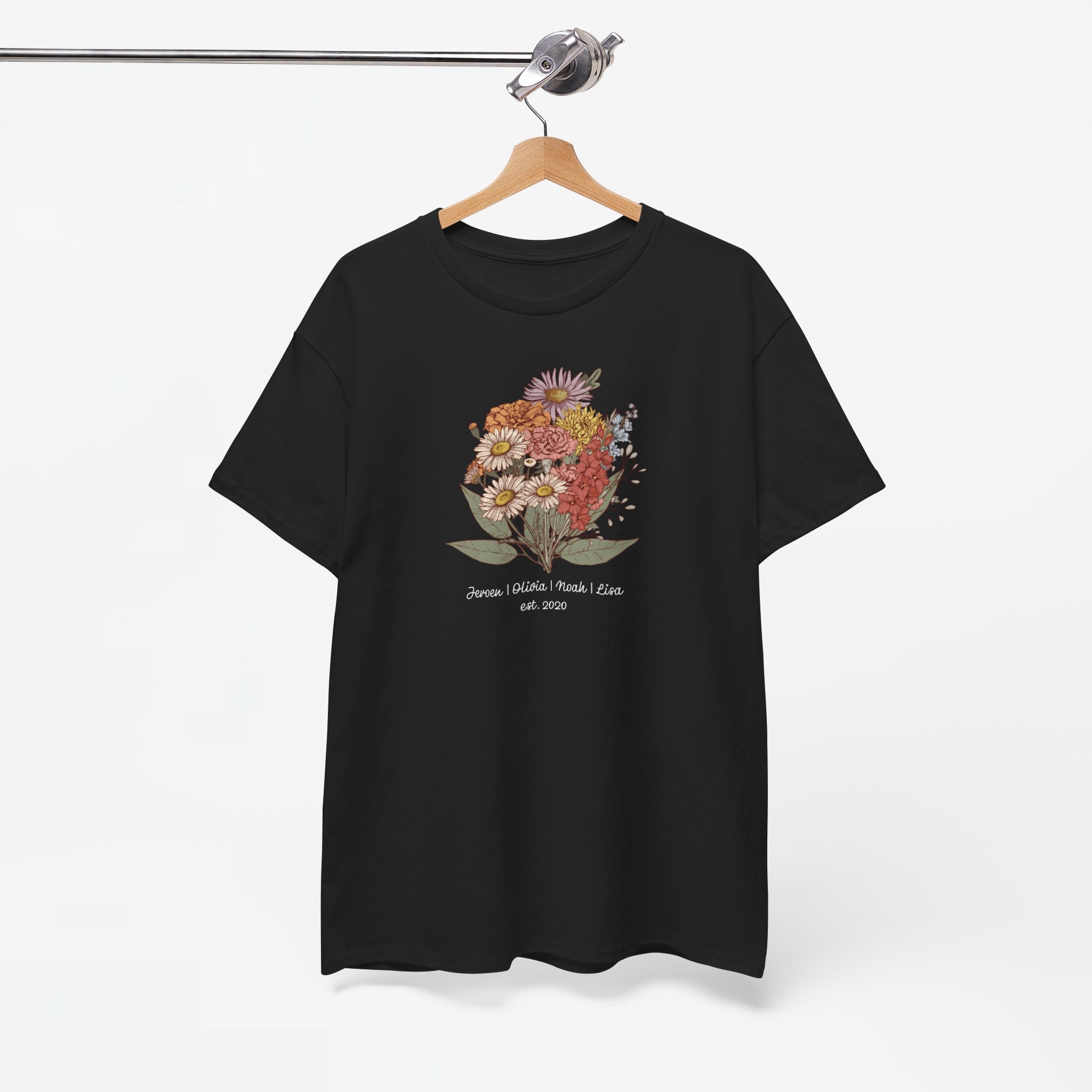 Gepersonaliseerde Moederdag Mama Cadeau - T-shirt - Familie Bloemen boeket met namen - EST [JAAR] (witte tekst) Ver.2