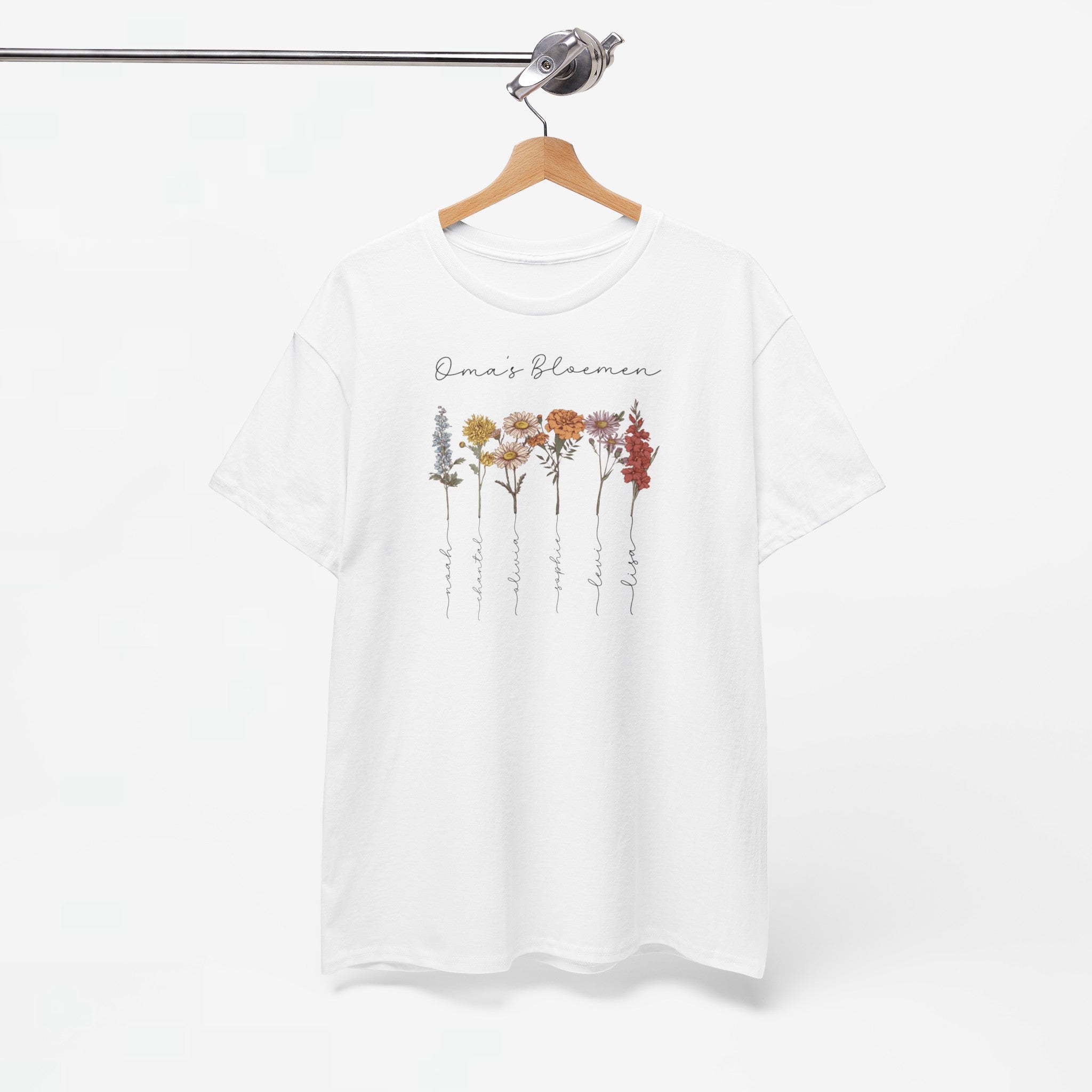 Gepersonaliseerde Moederdag Mama Cadeau - T-shirt - Oma's Bloemen met namen en geboortemaand bloemen (zwarte tekst)
