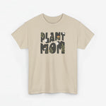 Oversized zandkleurig t-shirt met 'Plant Mom' plantenprint vooraan.