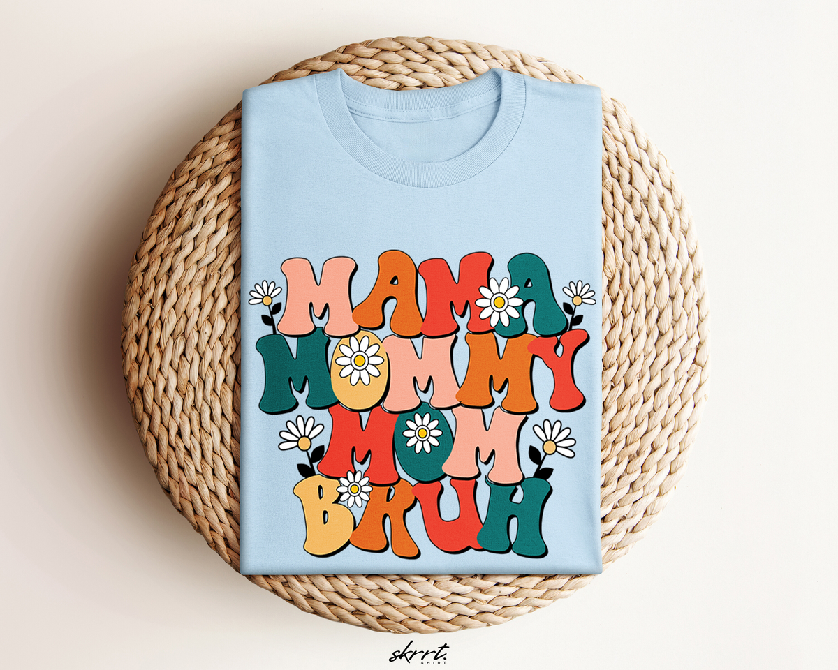 Lichtblauwe oversized T-shirt met grote 'MAMA BRUH' print en bloemen