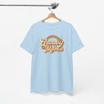 Lichtblauwe T-shirt met ronde hals en 'Groovy Mama' regenboogprint aan kleerhanger