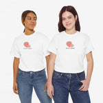 Oversized wit t-shirt met aardbei-print en “Beste Mama” op de borst, samen gefotografeerd
