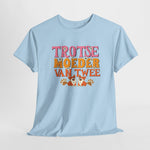 Lichtblauwe T-shirt met ronde hals en gekleurde borstprint met hondenafbeelding.