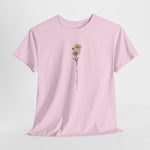 Roze T-shirt met kleine bloemprint op de borst, van voren