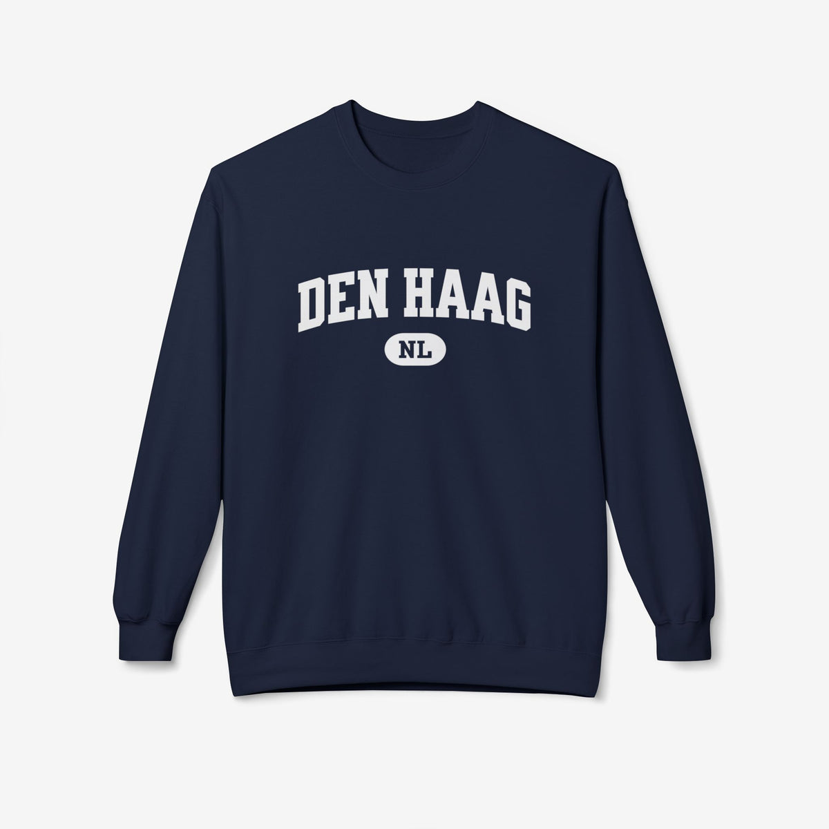 Heren varsity sweater met ronde hals, navy en 'DEN HAAG' borstprint