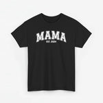 Zwart T-shirt met opdruk “MAMA” en “EST. 2024” op de borst