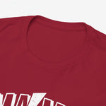 Rode T-shirt hals en schouders met MA*MA tekstprint, close-up
