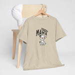 Honden mama t-shirt zandkleur op kleerhanger met hondenillustratie op borst.