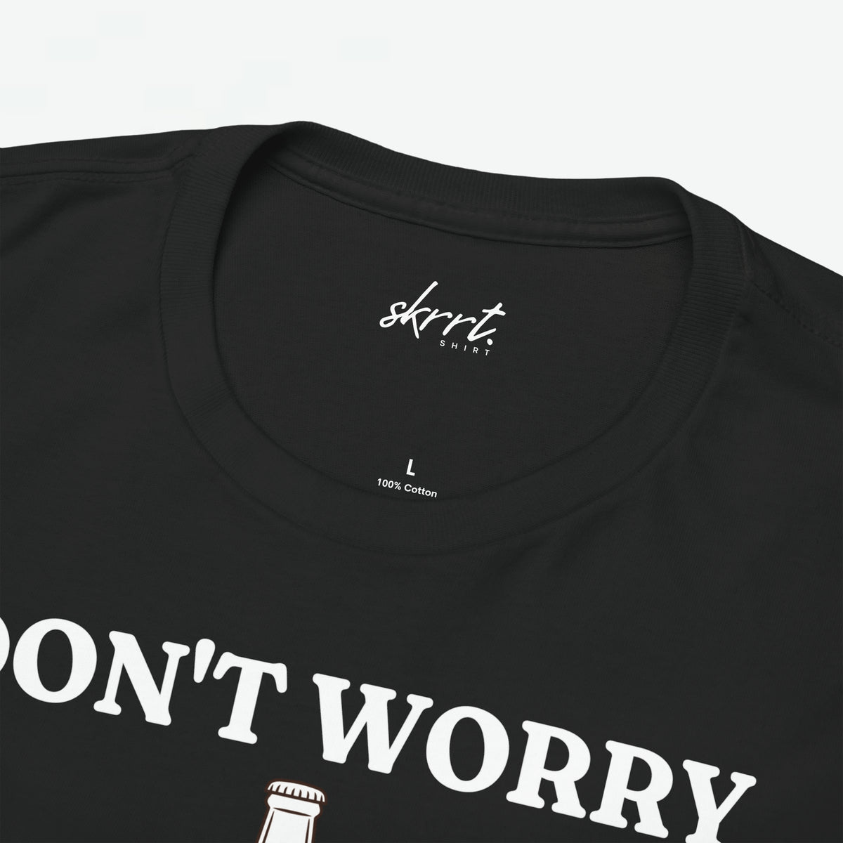 Zwarte oversize T-shirt met klein borstlogo en witte 'Don't worry' tekstprint