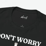 Zwarte oversize T-shirt met klein borstlogo en witte 'Don't worry' tekstprint