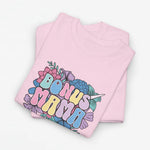 Roze oversized T-shirt met bloemenprint en kleurrijke tekst “BONUS MAMA” op de borst.