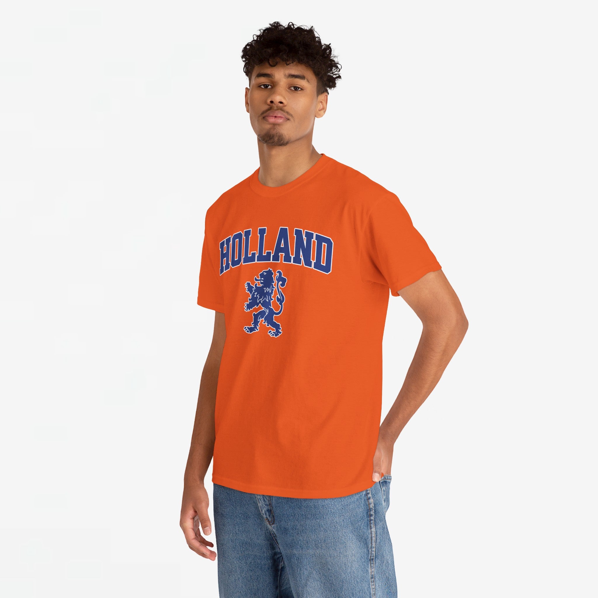 Oranje T-shirt voor EK, WK en Koningsdag - Personaliseer met Naam & Rugnummer - HOLLAND met Leeuw (blauwe tekst)