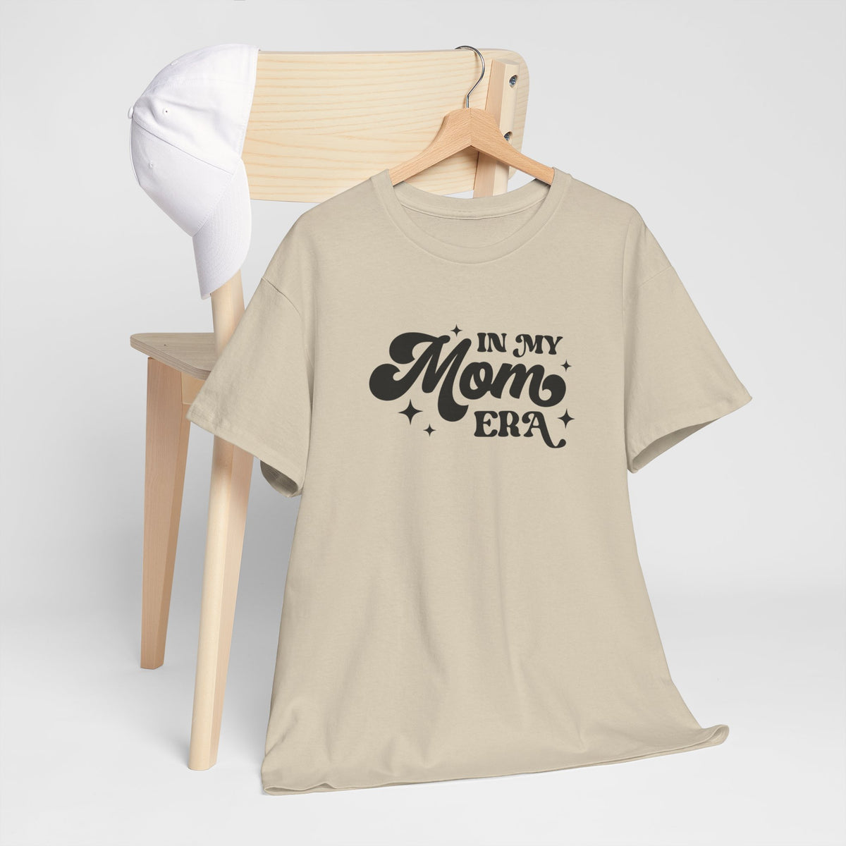 Oversized zandkleurige T-shirt met zwarte 'In my Mom Era' tekstprint