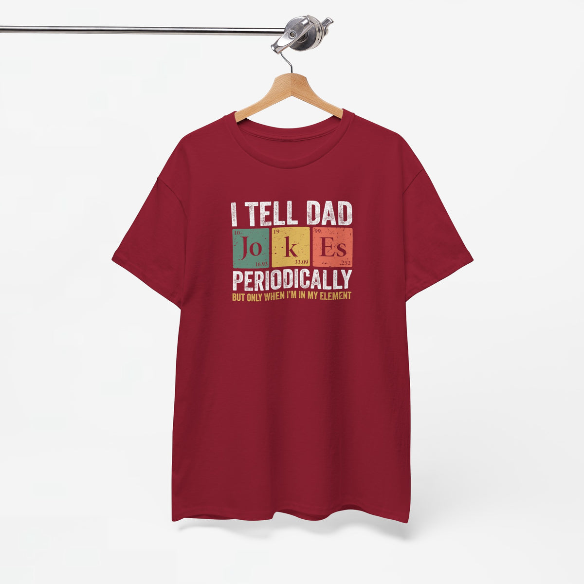 Bordeauxrood T-shirt met opdruk I TELL DAD JOKES PERIODICALLY, aan hangertje