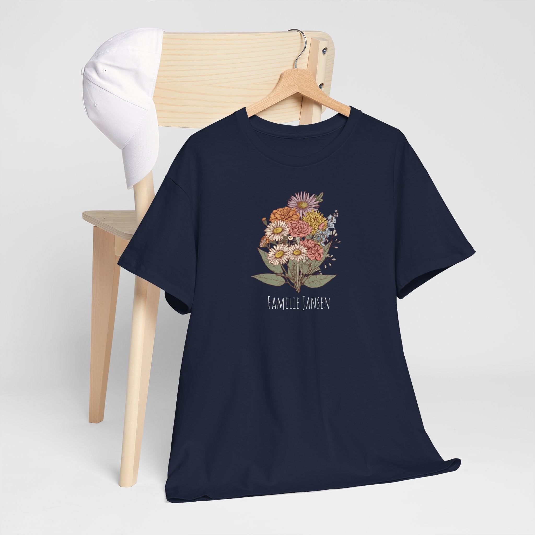Gepersonaliseerde Moederdag Mama Cadeau - T-shirt - Familie Bloemen boeket met geboortemaand bloemen (witte tekst)