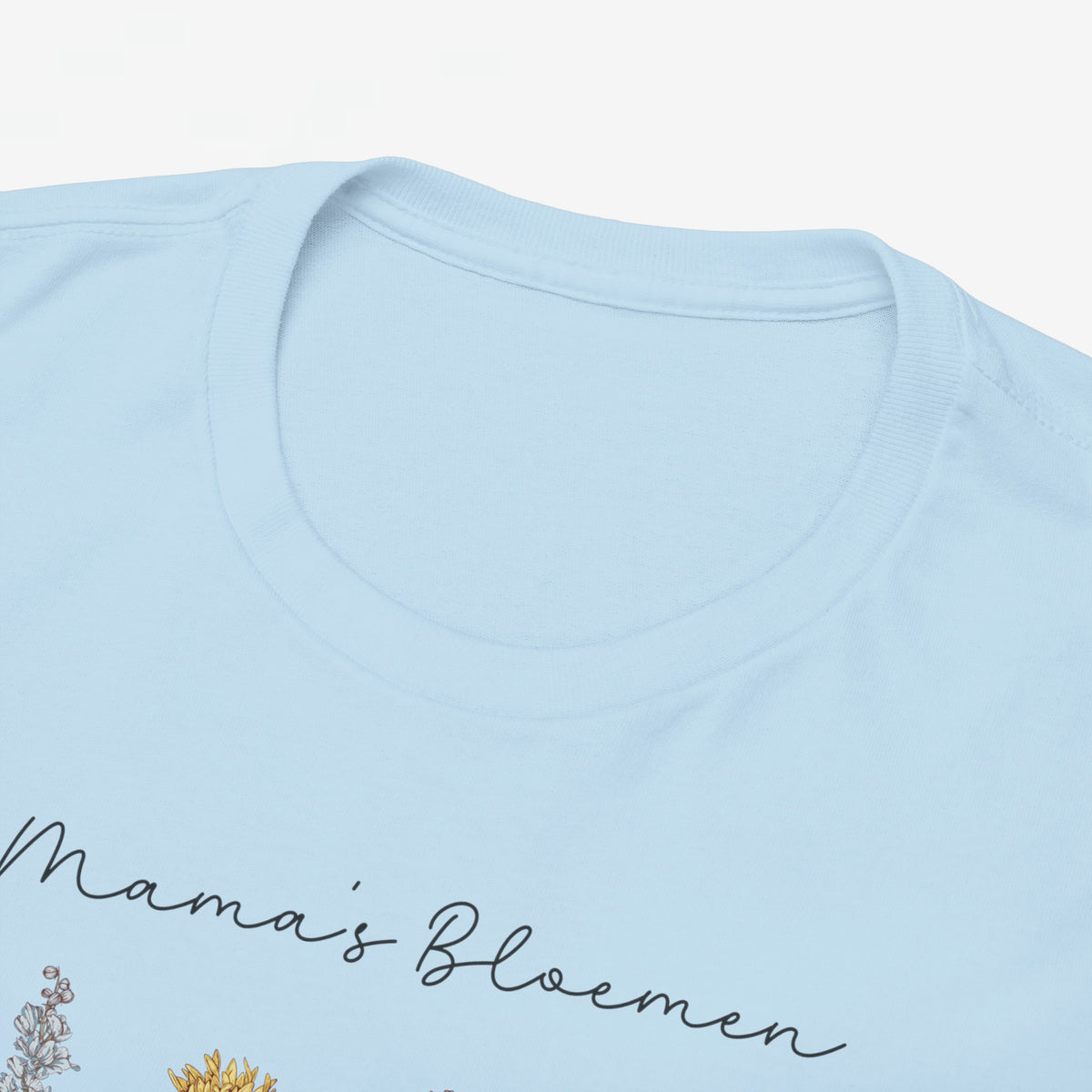 Lichtblauw T-shirt met ronde hals en bloemenprintdetail op de borst