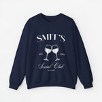 Donkerblauwe sweater met opdruk “SMIT’S Social Club Zeeland 2024” en wijnglazen.