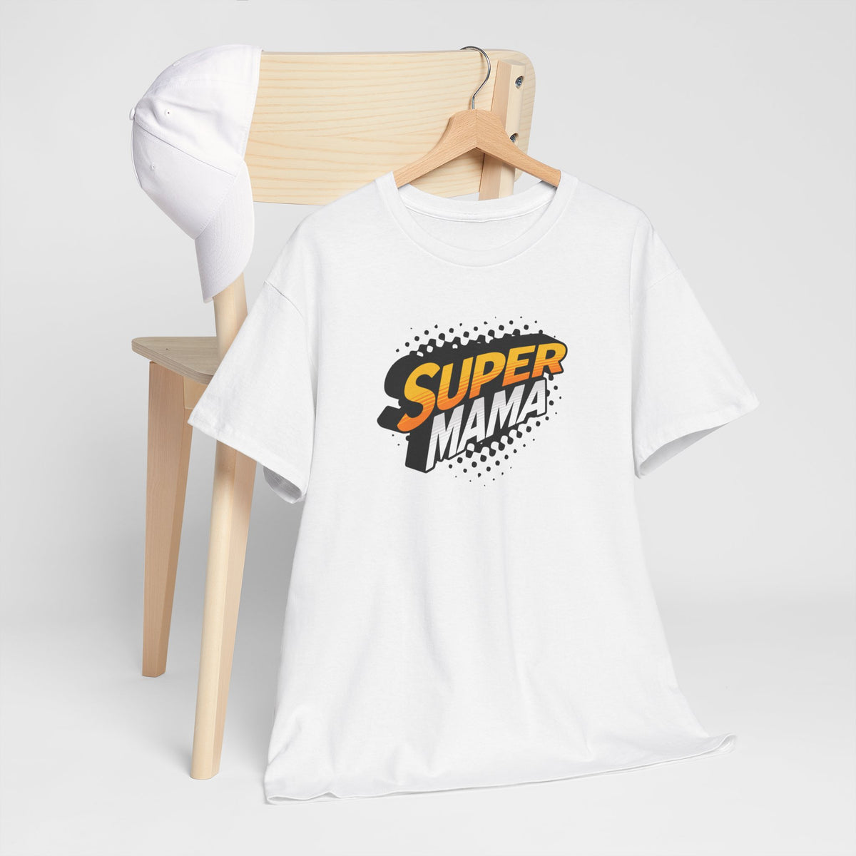 Witte oversized T-shirt op hanger met “Super Mama” opdruk in geel en zwart