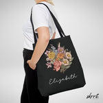 Zwarte tote bag met bloemenboeket en naam Elizabeth, zijaanzicht met hengsels.