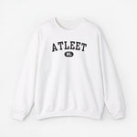 Witte sweatertrui met ronde hals en ATLEET-print op de borst.