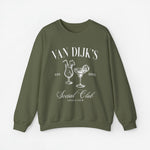 Militairgroene sweater met ronde hals en bedrukking met glazen en 'Social Club'.