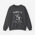Donkergrijze sweater met SMIT'S Social Club cocktailprint, ronde hals en lange mouwen