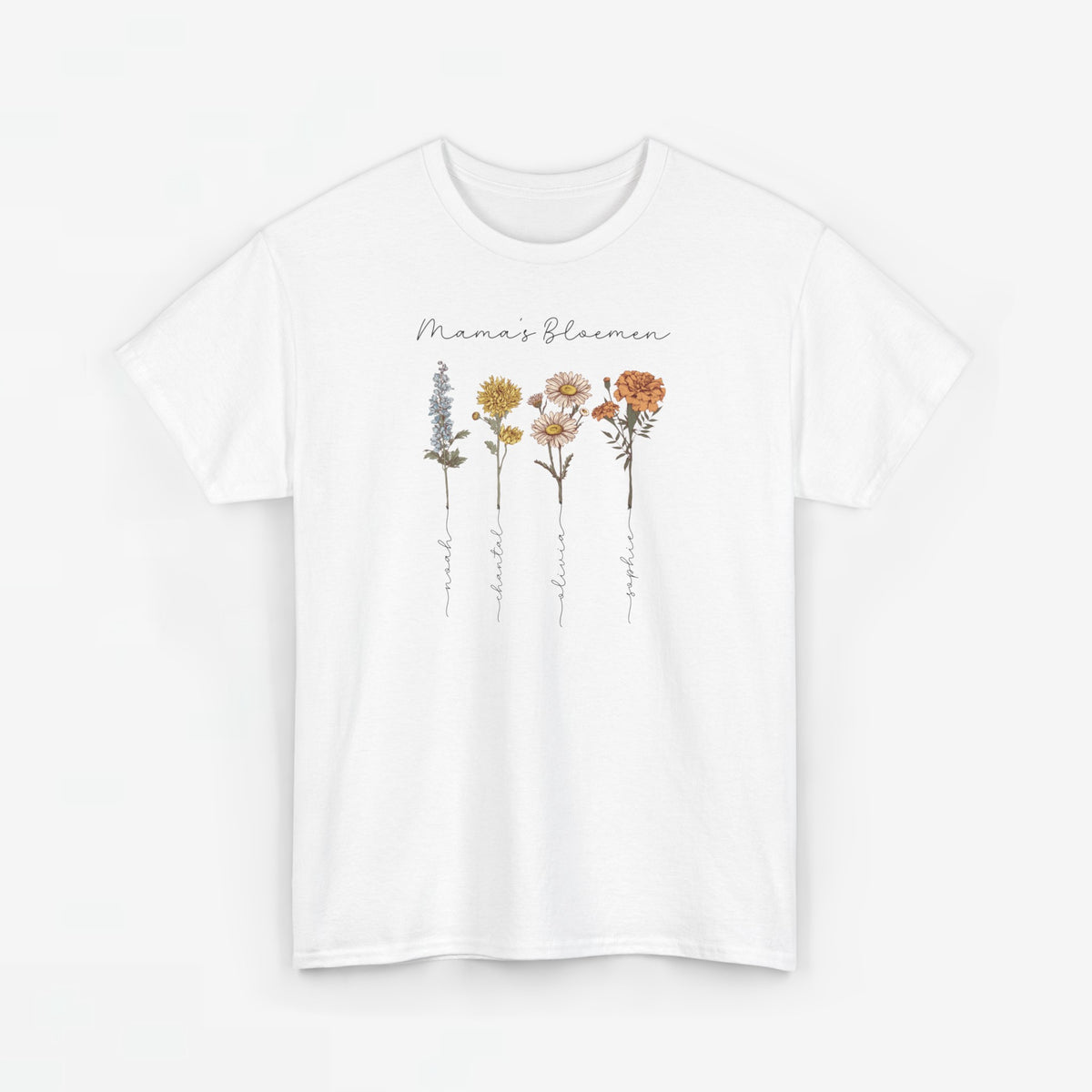 Wit T-shirt met bloemenprint en “Mama's Bloemen” op de borst.