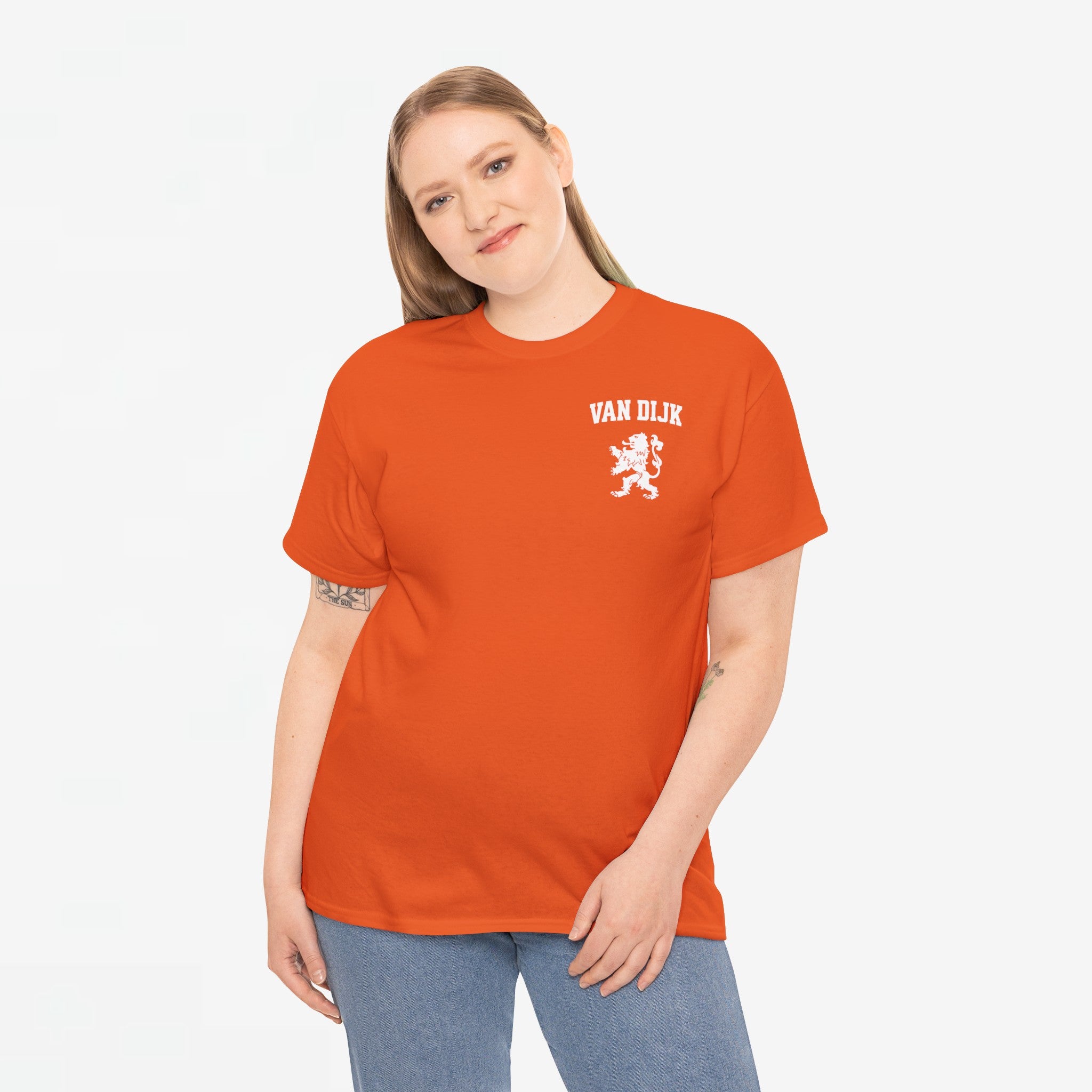 Oranje T-shirt voor EK, WK en Koningsdag - Personaliseer met Naam & Rugnummer - LEEUW + Naam (witte tekst)