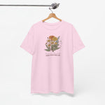 Roze T-shirt met bloemenboeket-opdruk en tekst, korte mouwen en ronde hals