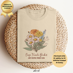 Beige t-shirt met familieboeket bloemen en sierlijke tekst ‘Onze Familie Boeket’.