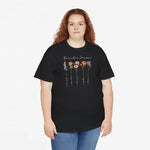 Zwart t-shirt met Familie Janssen en bloemenprint op borst