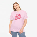 Roze oversized T-shirt met ronde hals en rode opdruk “BESTE MAMA” op de borst.