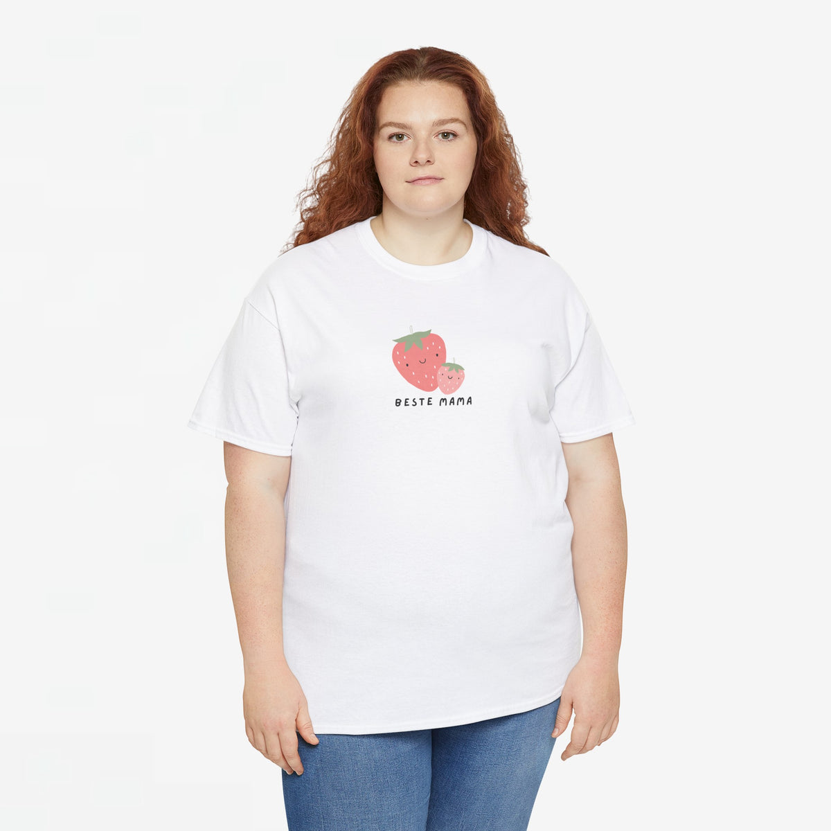 Wit t-shirt met korte mouwen en aardbei-illustratie met “Beste Mama” op de borst