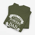 Militairgroene oversized t-shirt met witte borstprint 'Super Powers' en 'Dad'.