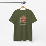 Groene T-shirt met klein bloemenboeket en bedrukte tekst op de borst