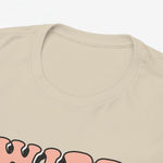 Zandkleurige kraagboord van een T-shirt met ronde hals.