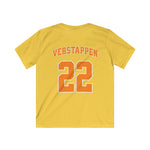 Gele kinder voetbalshirt met VERSTAPPEN-tekst en groot nummer 22.