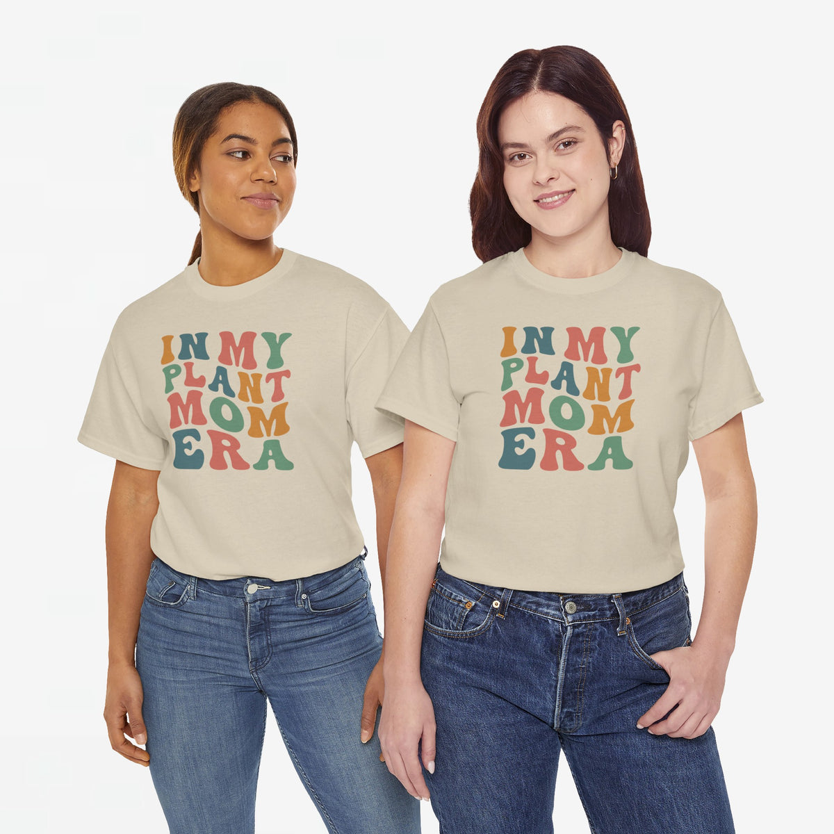 Zandkleurige oversized t-shirt met kleurrijke Plant Mom Era-tekstprint