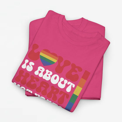 Gay Pride T-shirt - Love is about heart, not parts (witte tekst) - Oversized #30