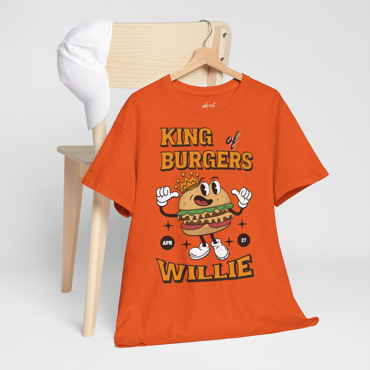 Oversized oranje T-shirt op hanger met frontprint “King of Burgers” en “Willie”