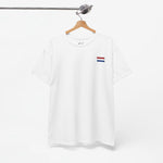 Witte oversized T-shirt aan hanger met kleine Nederlandse vlagprint voorop