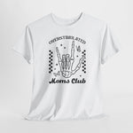 Wit oversized t-shirt met zwarte handillustratie en “Moms Club” op de borst